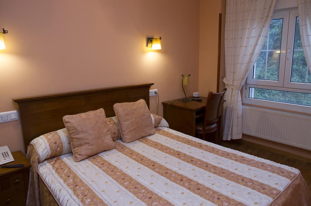 14 Hotel